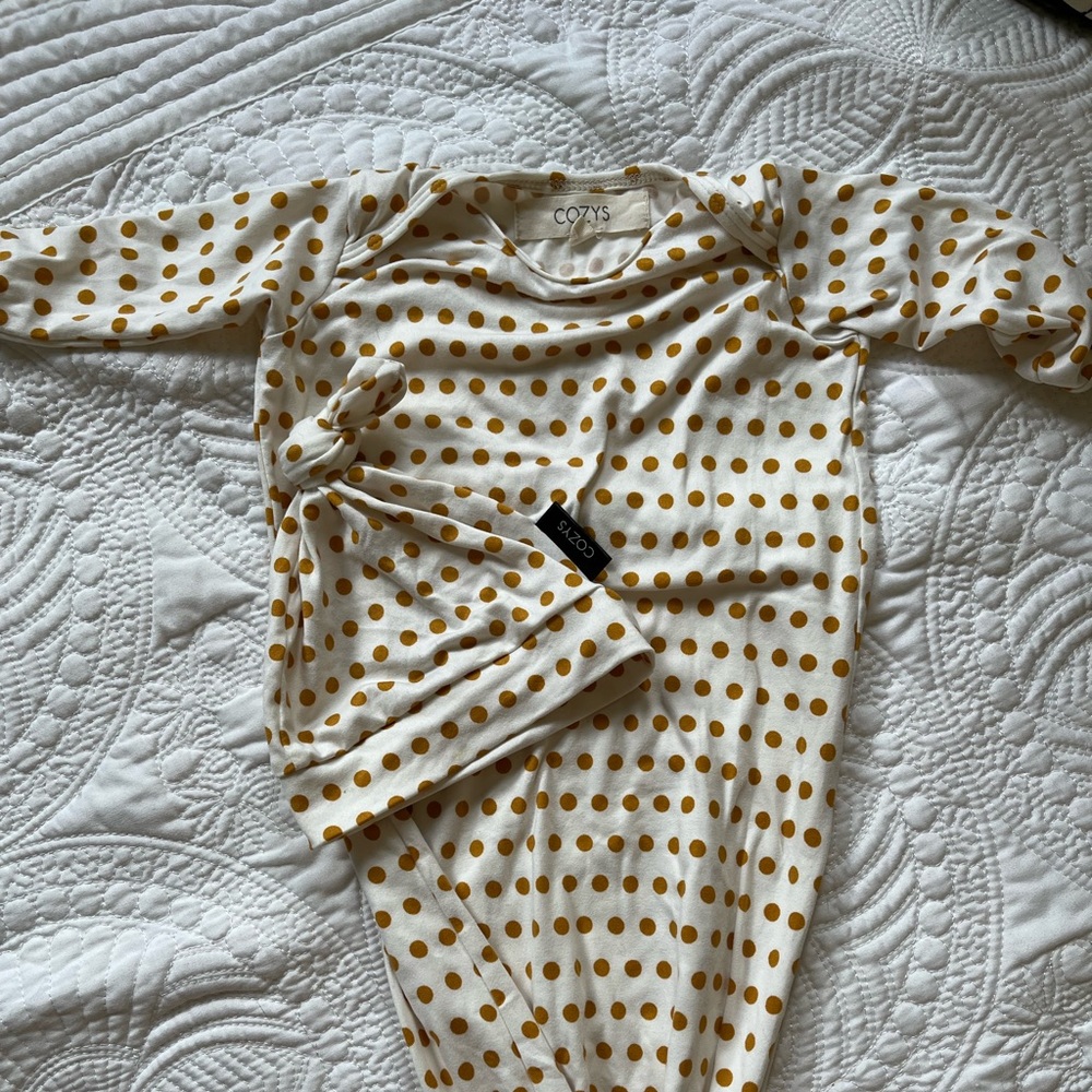 Cozys Newborn gown and hat NWOT